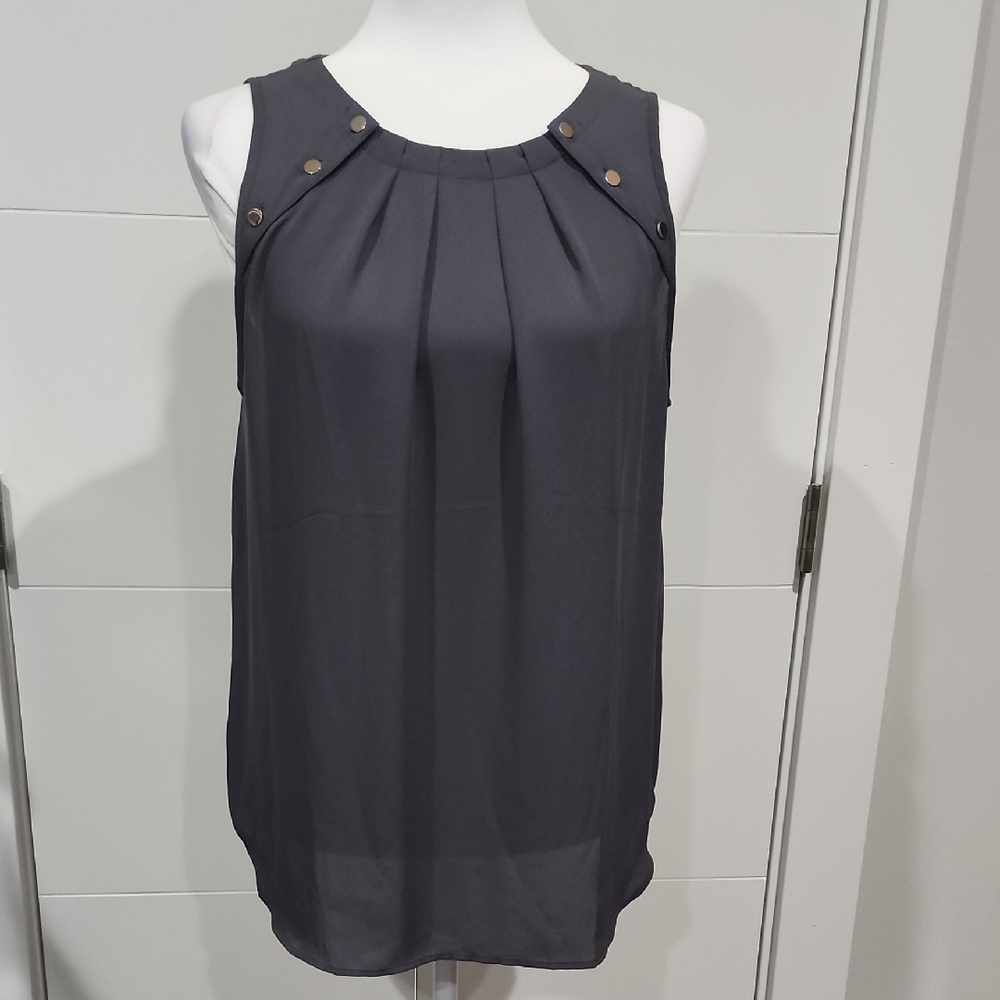 LOFT Gray Pleated Sleeveless Blouse